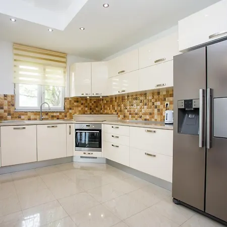 Villa With Private Pool, Near Split Srinjine