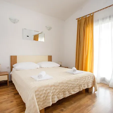 With Private Pool, Near Split * Srinjine
