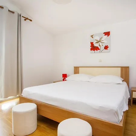 With Private Pool, Near Split Villa Srinjine