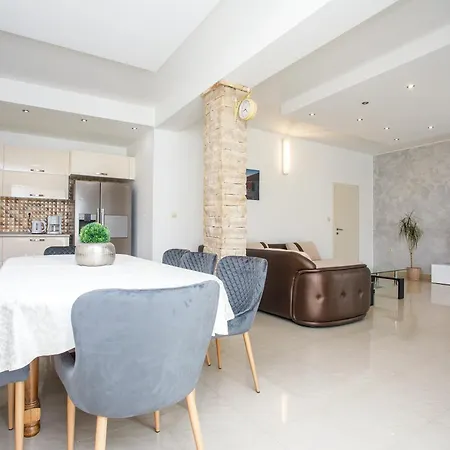 With Private Pool, Near Split Srinjine