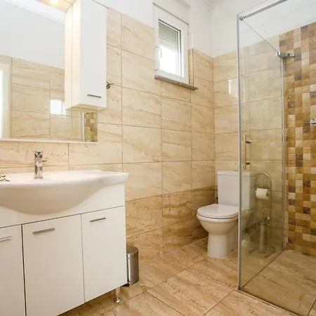 With Private Pool, Near Split
