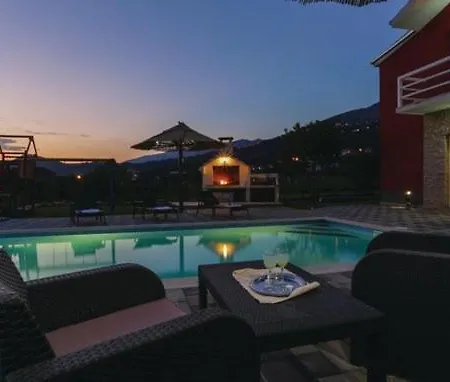 With Private Pool, Near Split