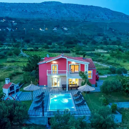 Villa With Private Pool, Near Split Srinjine