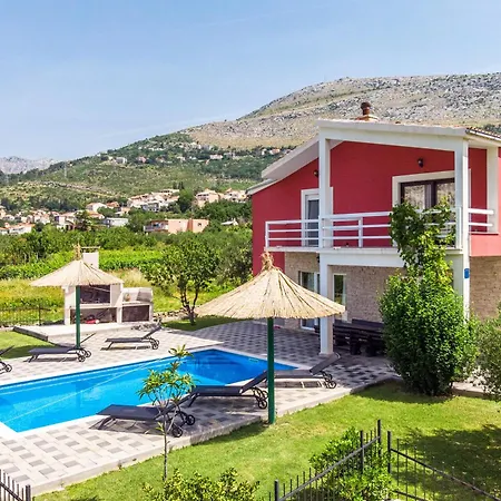 With Private Pool, Near Split Villa Srinjine
