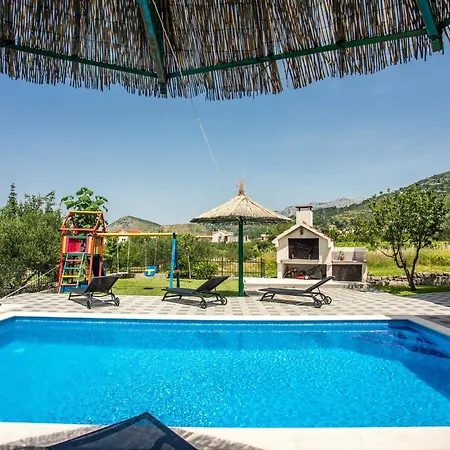 Villa With Private Pool, Near Split Srinjine