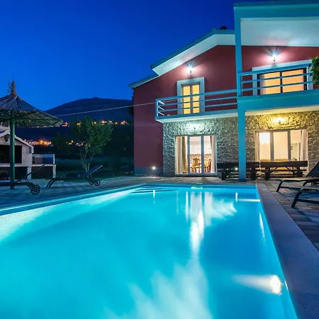 With Private Pool, Near Split Srinjine