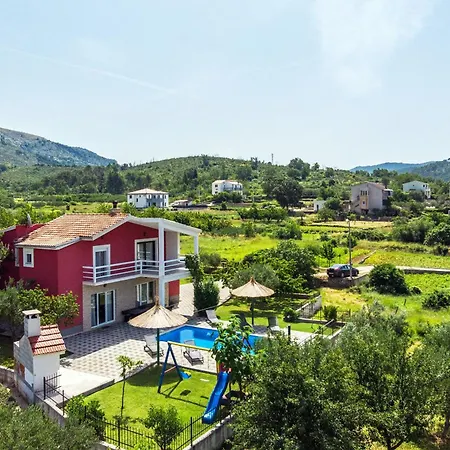 With Private Pool, Near Split
