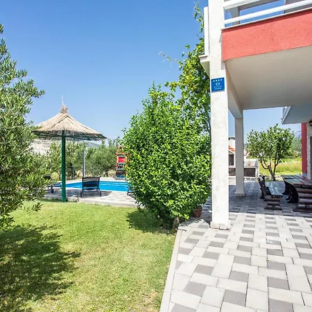 Villa With Private Pool, Near Split Srinjine