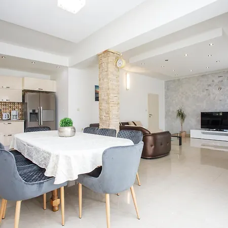 With Private Pool, Near Split Srinjine